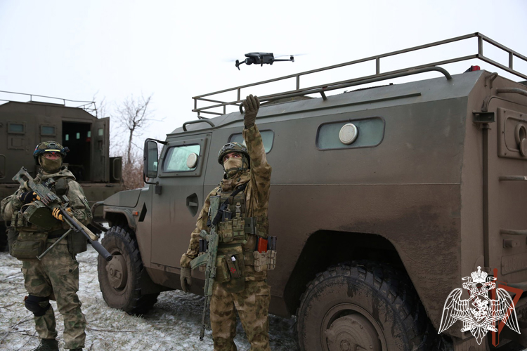 Росгвардейцы обнаружили на брошенных позициях ВСУ тайник с боеприпасами (ВИДЕО)