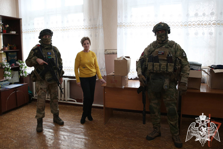 Росгвардейцы помогают сельским школам и детским садам в ДНР
