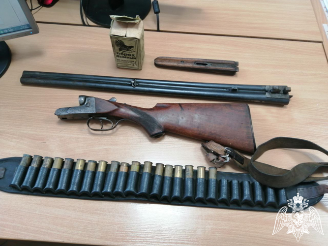 В Мордовии мужчина добровольно сдал найденное оружие сотрудникам Росгвардии