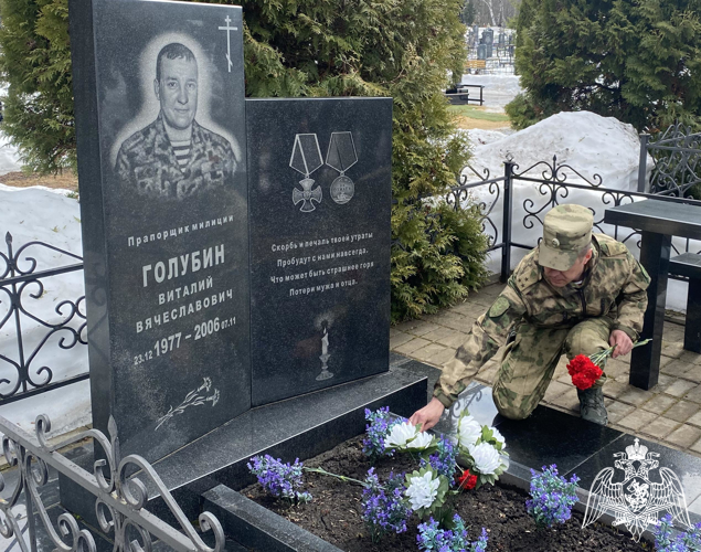 В Мордовии росгвардейцы почтили память павших сотрудников ОМОН