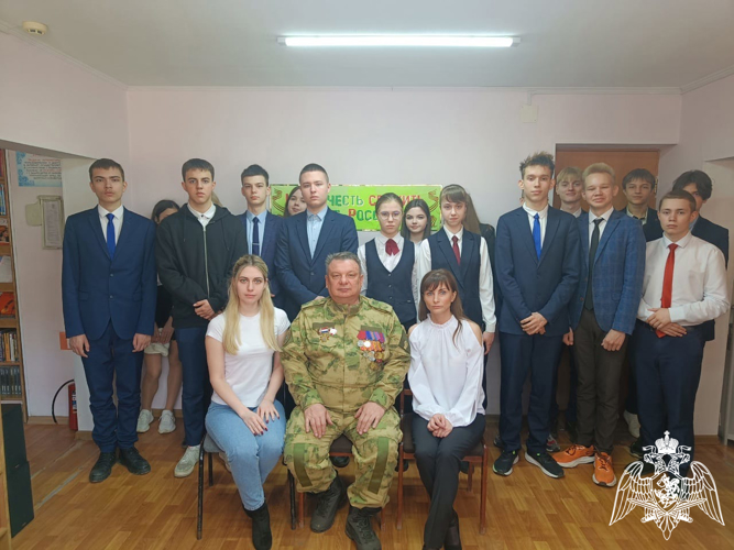 В Мордовии ветеран Росгвардии провел патриотическое мероприятие со школьниками 