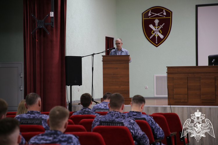 В Мордовии представитель общества «Знание» поговорил о геополитической ситуации  с росгвардейцами 