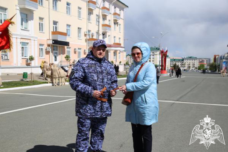 В Саранске сотрудники Росгвардии присоединились к акции «Георгиевская ленточка»