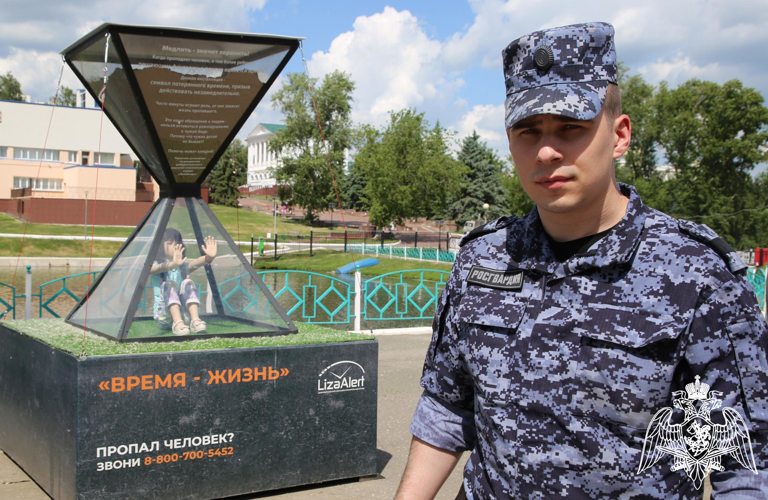 В рамках акции «Росгвардия Гид» сотрудники территориального ведомства из Мордовии рассказали об арт-объекте «Время – Жизнь»