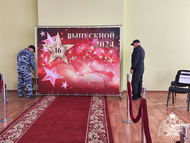 В Мордовии сотрудники Росгвардии обеспечили общественную безопасность во время проведения выпускных балов