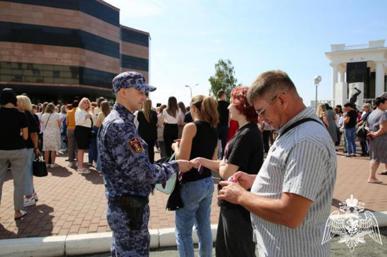 Росгвардейцы Мордовии присоединились к Всероссийской акции «Российский триколор»