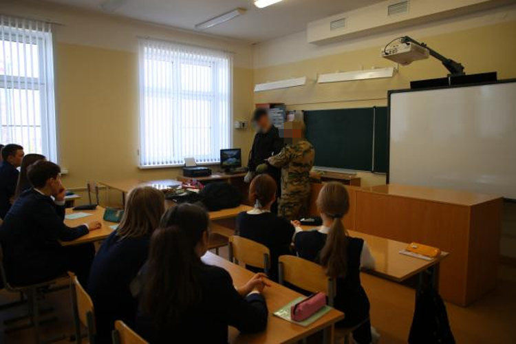 Сотрудники спецназа Росгвардии провели мастер-класс по тактической медицине для саранских школьников 