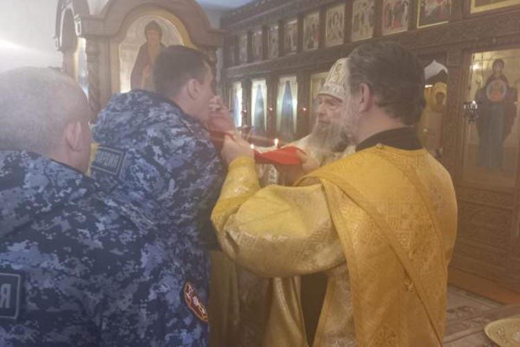 В Мордовии личный состав Росгвардии принял участие в молебне, приуроченном к празднику Казанской иконы Божией Матери