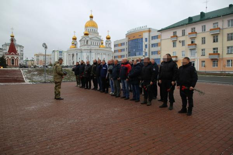 В Мордовии офицеры Росгвардии и ветераны войск правопорядка почтили  память коллег, погибших при исполнении служебного долга