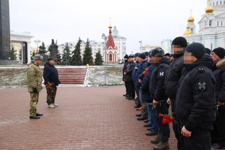 В Мордовии офицеры Росгвардии и ветераны войск правопорядка почтили  память коллег, погибших при исполнении служебного долга
