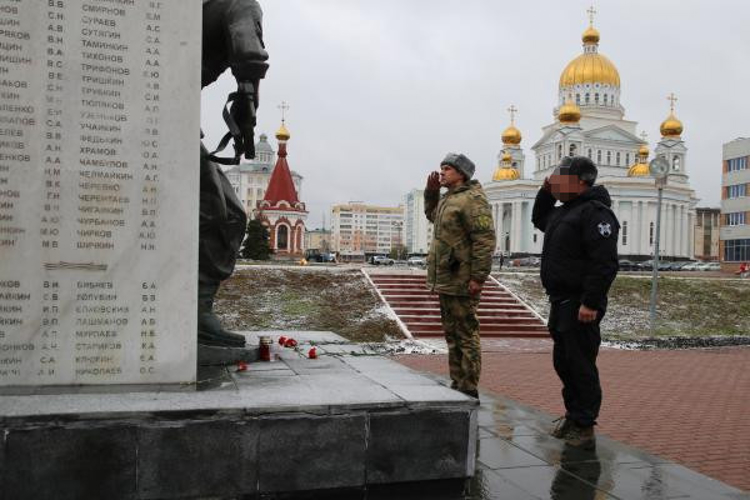 В Мордовии офицеры Росгвардии и ветераны войск правопорядка почтили  память коллег, погибших при исполнении служебного долга