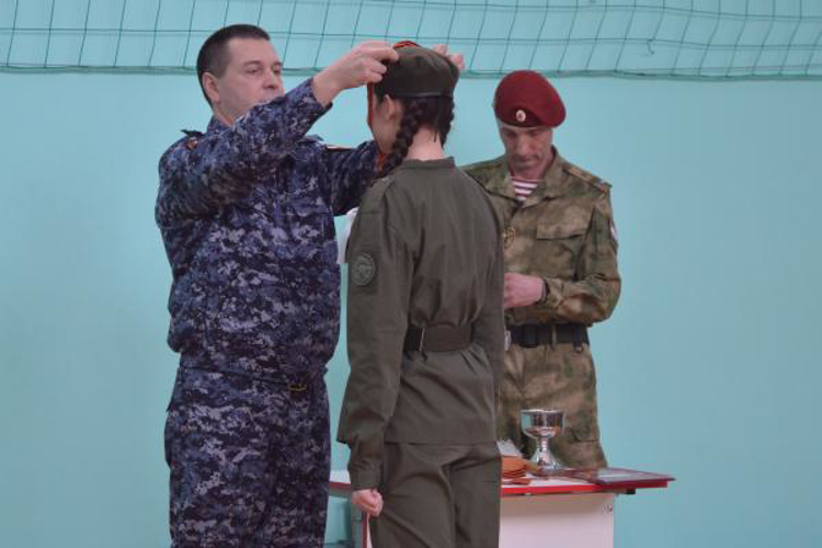 В Мордовии представители Росгвардии вручили медали и удостоверения подшефным кадетам «Гвардейской смены»