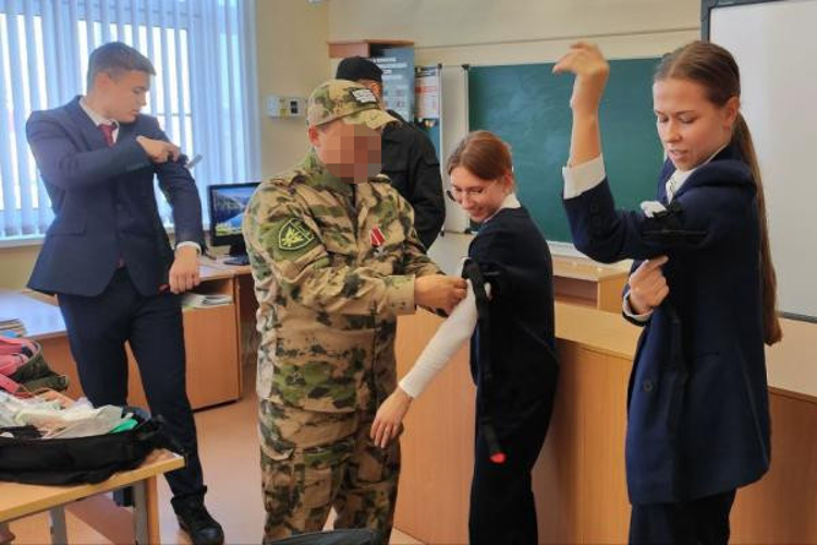 В Мордовии офицер спецназа Росгвардии рассказал школьникам об основных принципах тактической медицины 