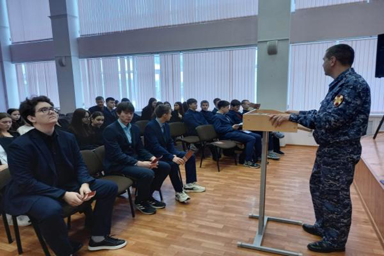 Саранским школьникам рассказали как поступить на службу в Росгвардию