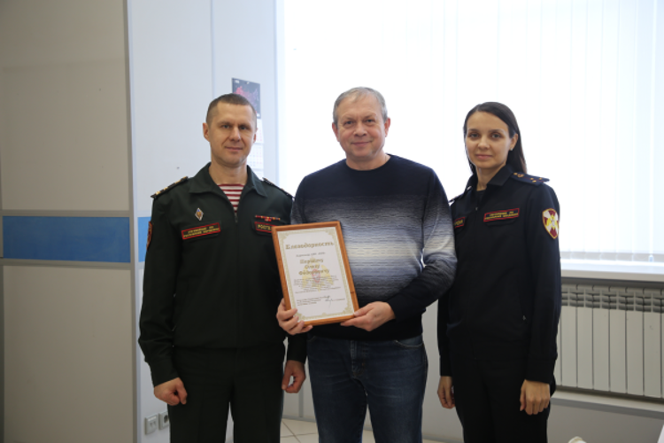 В Мордовии росгвардейцы поздравили журналистов с Днём российской печати