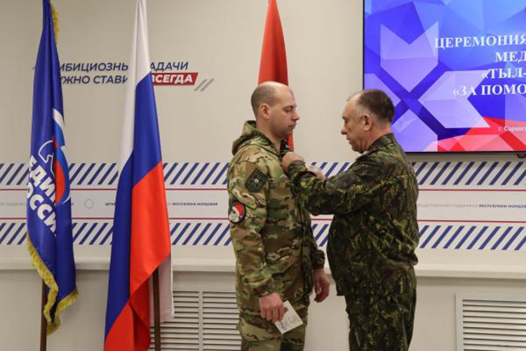 В Мордовии председатель региональной ветеранской организации Росгвардии принял участие в церемонии вручения медалей 