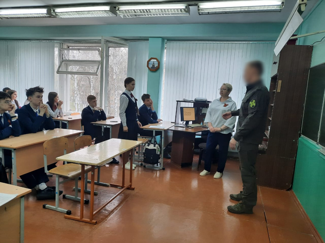 В Саранске сотрудник спецназа Росгвардии рассказал школьникам о ведомственных вузах