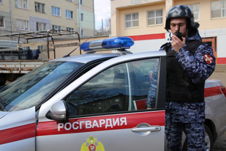 В Рузаевке росгвардейцы задержали буйного незваного гостя