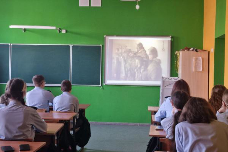 В Мордовии председатель ветеранской организации Росгвардии провел урок мужества для школьников