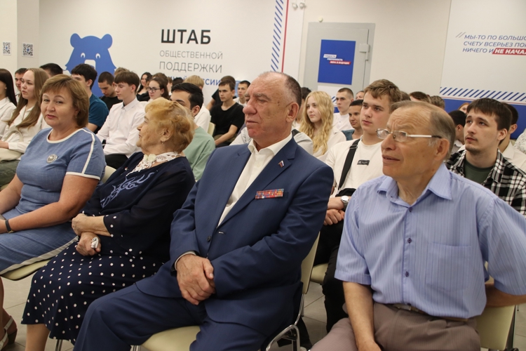 В Мордовии председатель региональной ветеранской организации Росгвардии принял участие во встрече «Диалог поколений»
