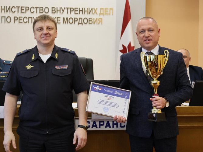 Начальнику Управления Росгвардии по Республике Мордовия вручили нагрудный знак общества «Динамо»