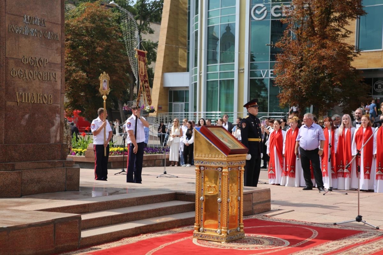В Саранске росгвардейцы приняли участие в торжественном мероприятии, посвященном 24-й годовщине канонизации Федора Ушакова
