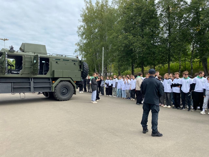 В Рузаевке росгвардейцы провели патриотическое мероприятие для подростков 