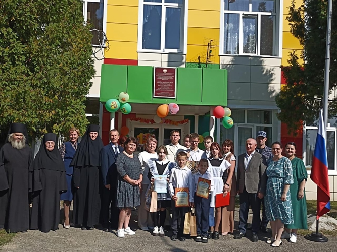 Росгвардейцы поздравили учеников подшефной школы с Днем знаний в Мордовии