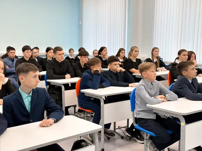 В Рузаевке росгвардеец провел ряд патриотических мероприятий для школьников