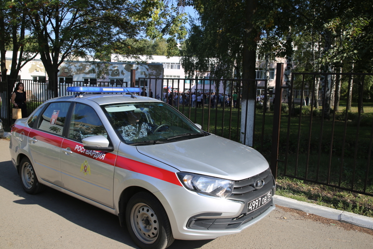 В Мордовии сотрудники и военнослужащие Росгвардии обеспечили правопорядок в День знаний