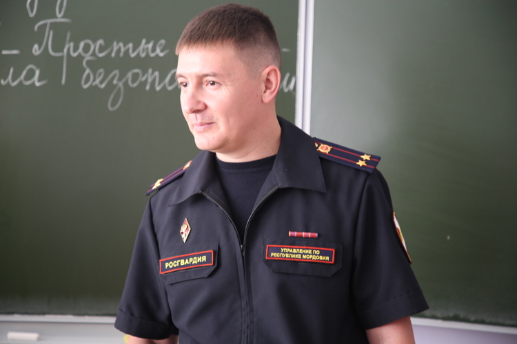 В Мордовии росгвардейцы провели для подшефных кадет патриотическое мероприятие
