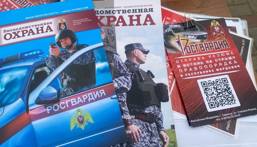 В Саранске росгвардейцы рассказали гражданам о преимуществах военной службы