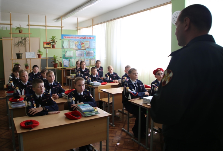 В Саранске росгвардеец провёл урок мужества 