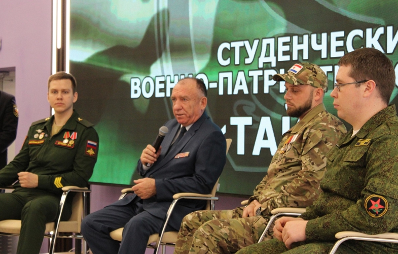 В Мордовии росгвардеец поздравил студенческий военно-патриотический клуб «Тайфун» с Днём рождения