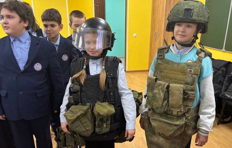 В Мордовии росгвардейцы провели патриотическое мероприятие для школьников