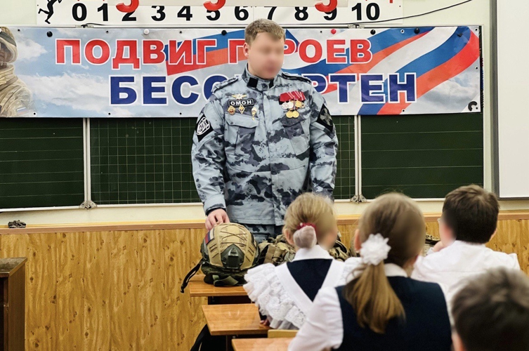 В Мордовии боец спецназа Росгвардии поговорил о важном с лицеистами 