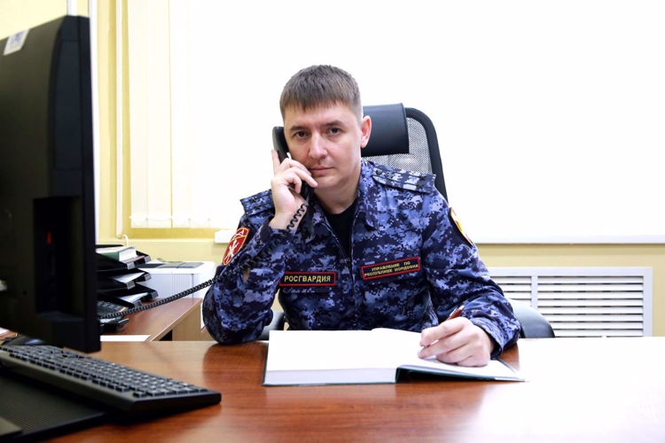 В Мордовии начальник ЦЛРР регионального управления Росгвардии ответил на вопросы жителей региона и принял поздравления с профессиональным праздником