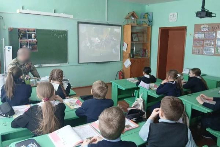 Урок отваги: сотрудник ОМОН воспитывает патриотов в Мордовии