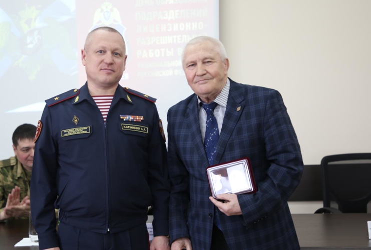 Подразделение ЦЛРР регионального управления Росгвардии  заняло второе место: сотрудников лицензионно‑разрешительной работы чествовали в преддверии юбилеев ведомства