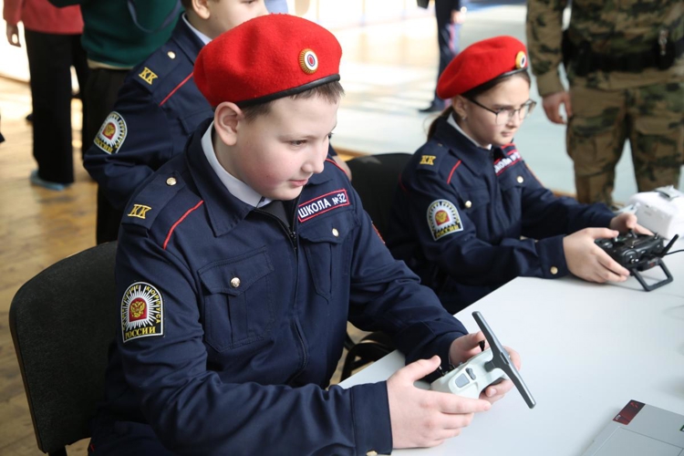 В Мордовии в Управлении Росгвардии по Республике Мордовия в преддверии 10-летия ведомства  прошел день открытых дверей для школьников 
