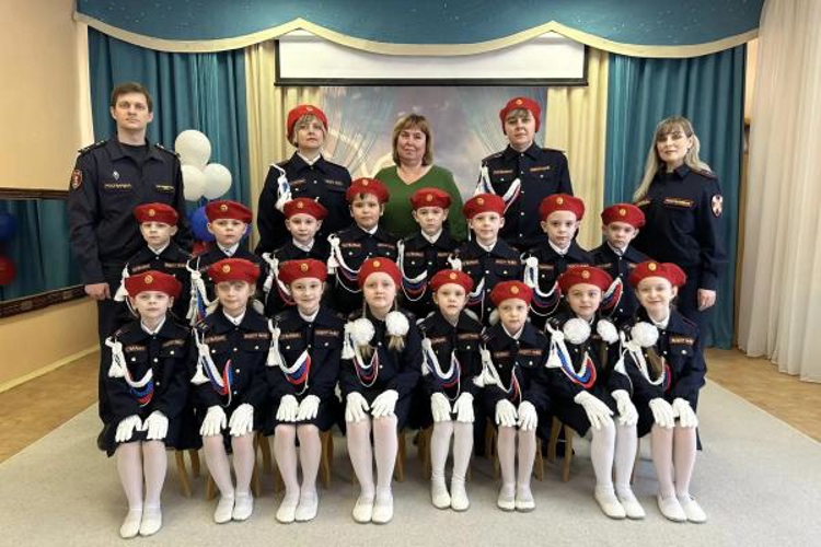 В преддверии 10-летия ведомства росгвардейцы в Мордовии провели патриотический урок для самых юных кадет