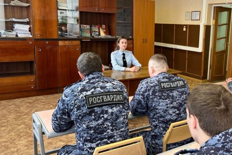  В Ичалковском районе сотрудники Росгвардии встретились с представителем Госавтоинспекции для разъяснения норм административного права 