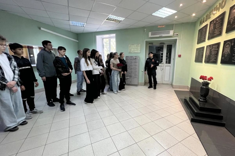День открытых дверей в ОМОН «Аркуда»: школьникам Мордовии рассказали о безопасности — от разминирования до киберзащиты