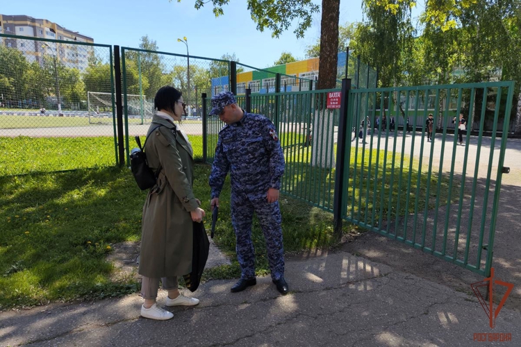 В Мордовии росгвардейцы обеспечили общественный порядок школьных линейках