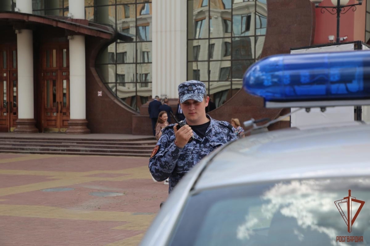 В Саранске сотрудники Росгвардии задержали дебошира, ударившего работника ресторана