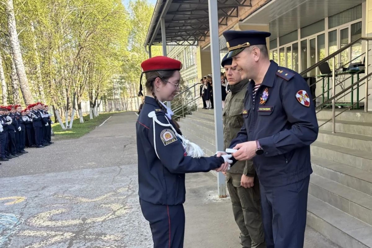 Представители Росгвардии приняли участие в торжественном параде кадетских классов, посвященном 81-й годовщине Победы в Великой Отечественной войне
