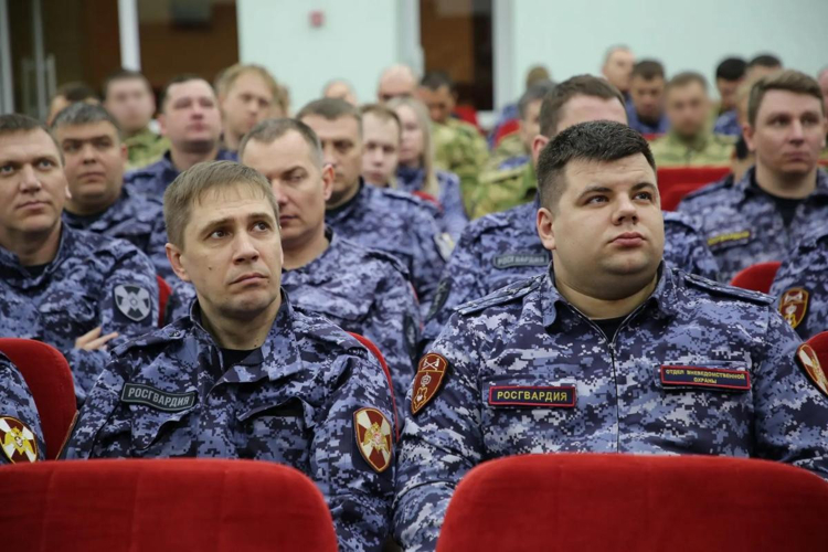 Единство как основа Победы: в Мордовии лектор «Российского общества «Знание» провела просветительскую беседу с росгвардейцами