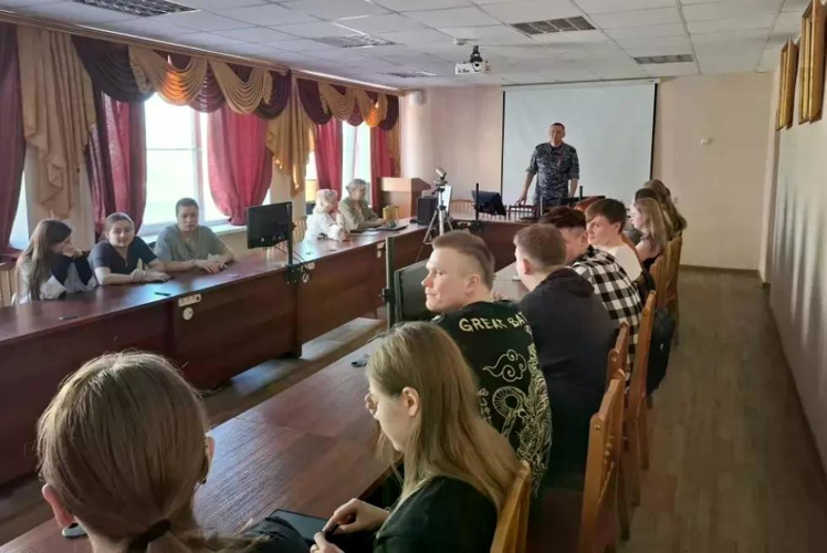 Студенты аграрного института познакомились с работой Росгвардии