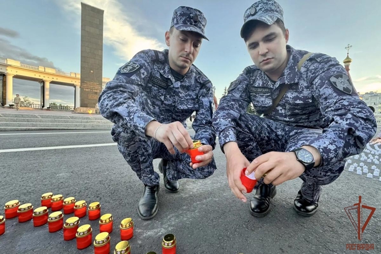 Сотрудники Росгвардии в Саранске зажгли огненные картины войны