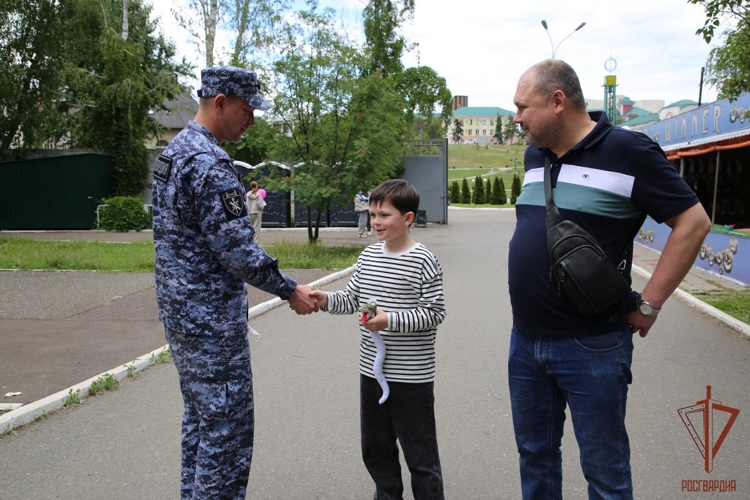 Викторина по безопасности с сотрудниками Росгвардии: в Мордовии отметили детский праздник